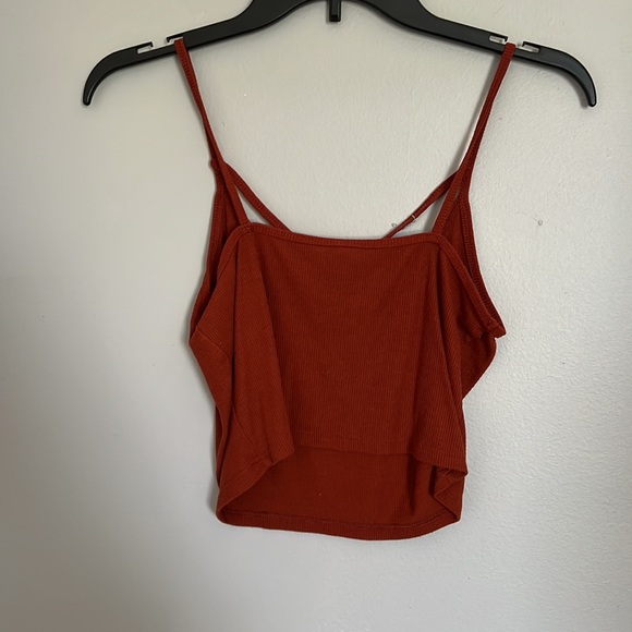 Cropped Tank Top - Picture 2 of 3